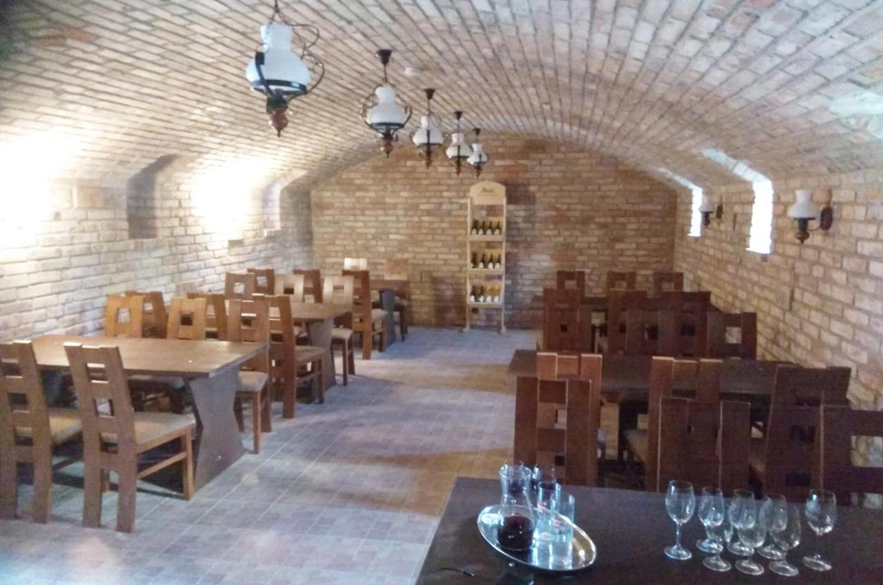 Penzion Tramin Valtice Luaran gambar